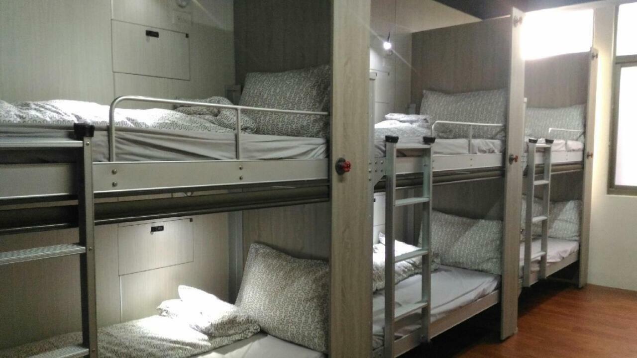 A Pousada Rest Backpacker Tainan Exterior foto
